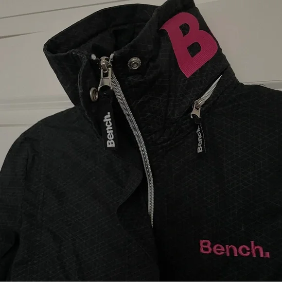 Bench Windbreaker - Picture 6 of 6